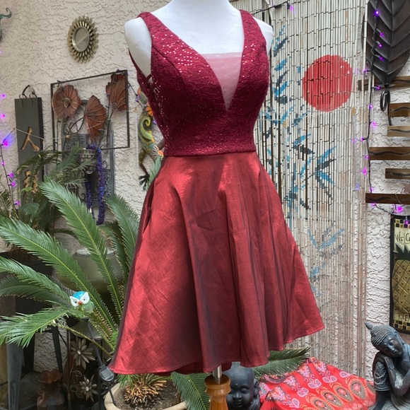 ♦️♦️B.DARLIN BURGUNDY RED TAFFETA ASYMMETRICAL W/SEQUINS PARTY DRESS♦️♦️ - Picture 1 of 6